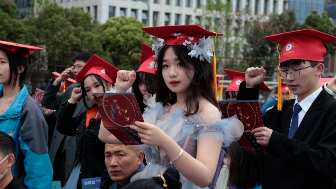 成都电子信息学校举行第二届成人礼