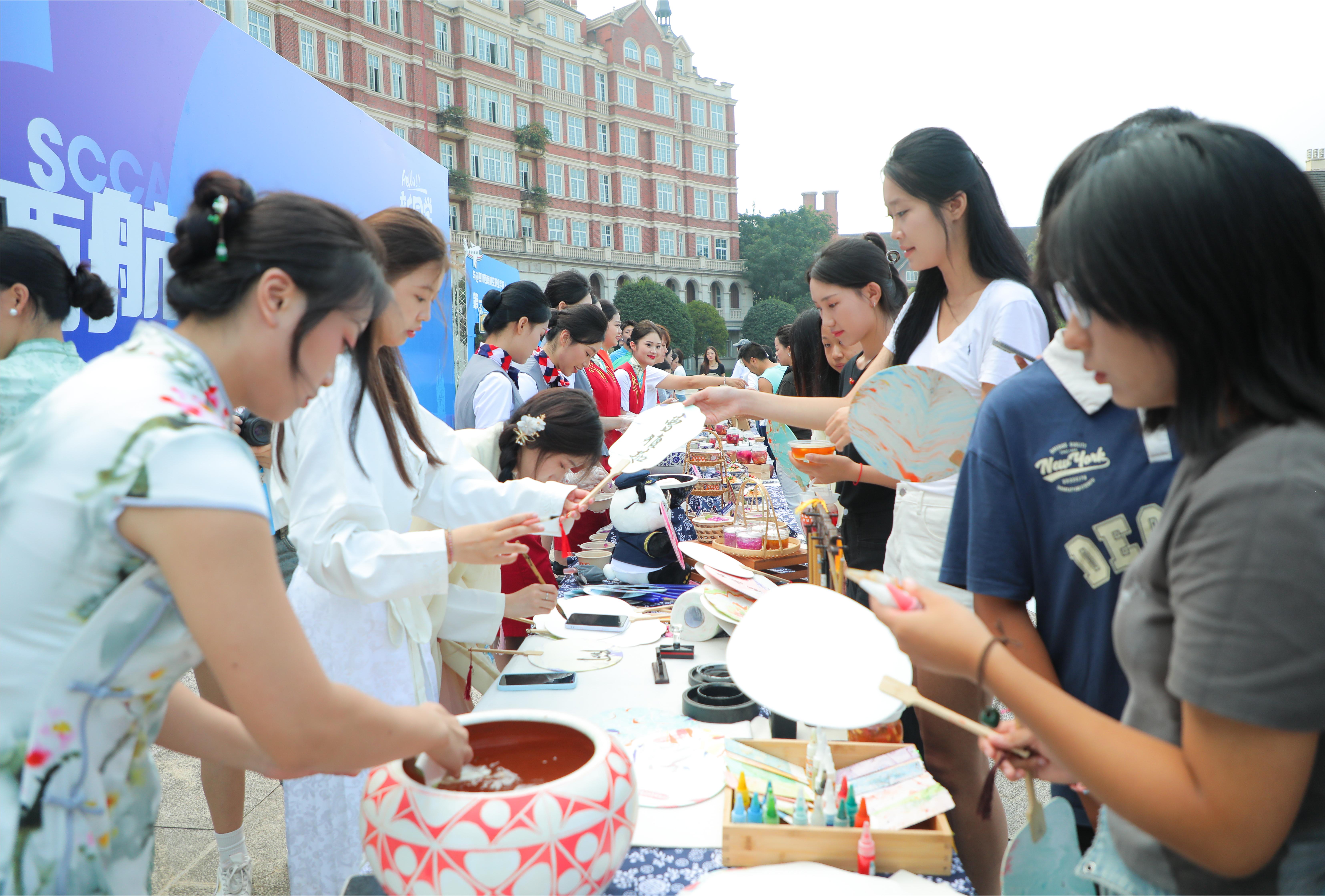 西航沉浸式开学体验,传统文化大放异彩.jpg