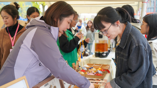 四川护理职业学院：校园文化展“秀”出专业与创意